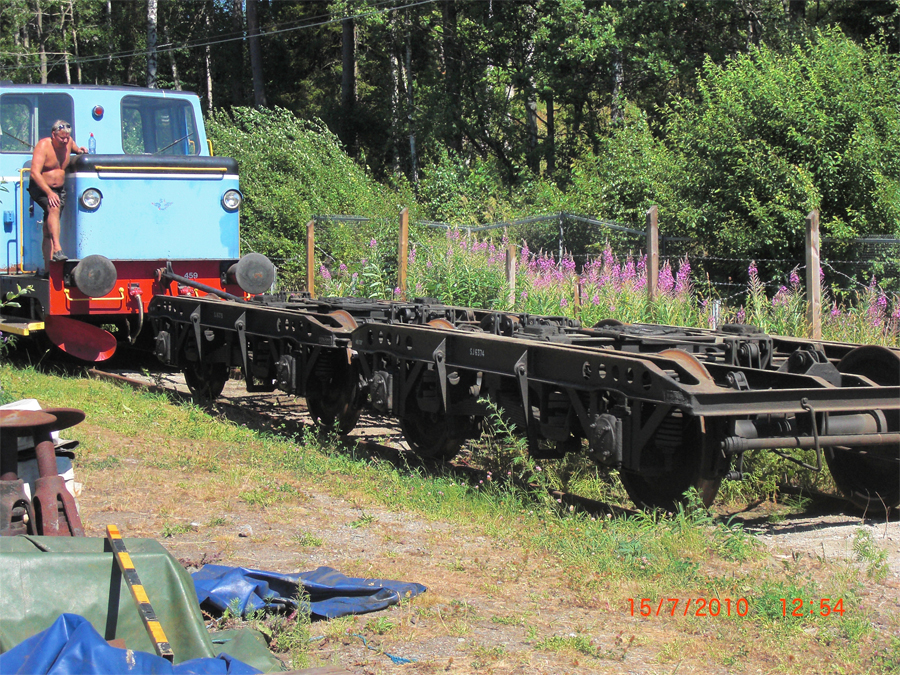 boggierna växlas fram med Z43 459 foto Thord Holm